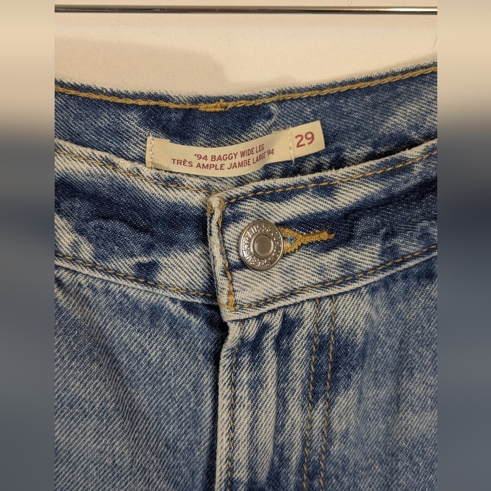 Levi's sz 29 94' Baggy Wide Leg ripped light wash jeans - 29x31 - Picture 2 of 8